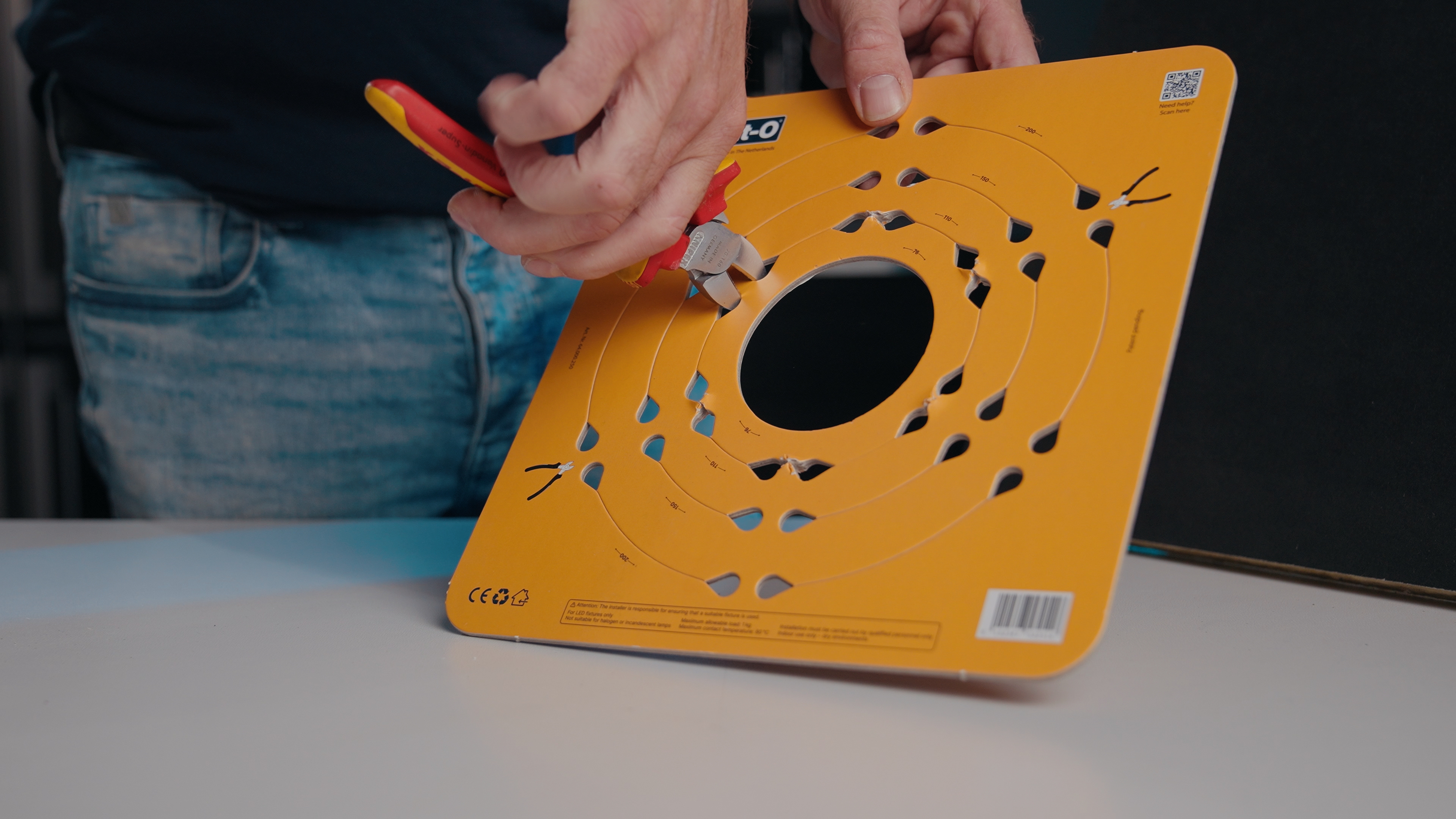 Plaat-O met kniptang